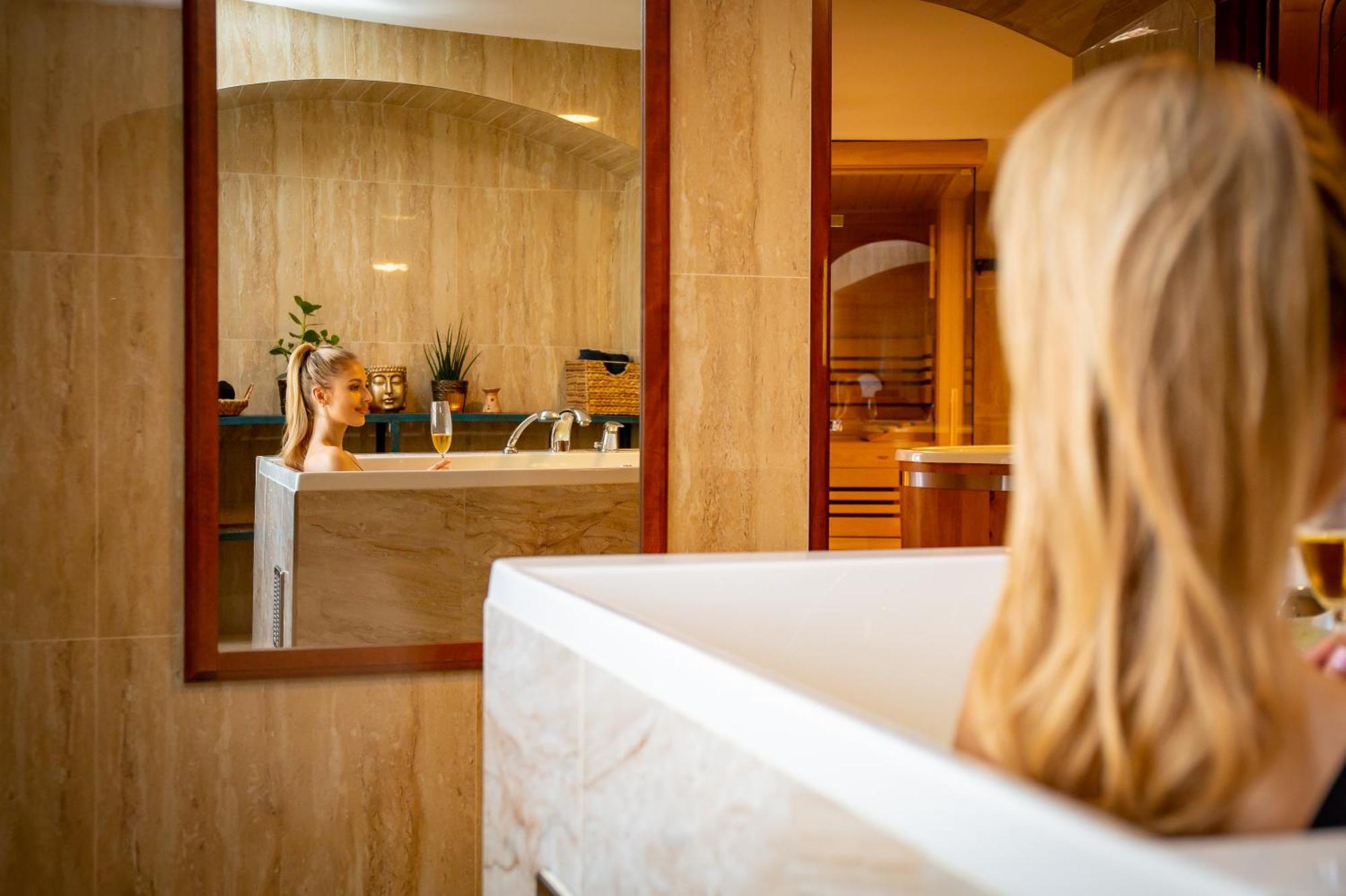 Castle Hotel & Wellness Podebrady Exterior photo